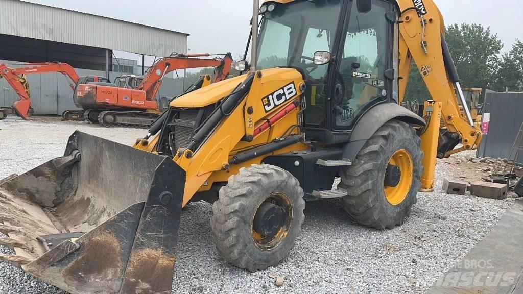 JCB 3CX Ekskavatori-iekrāvēji