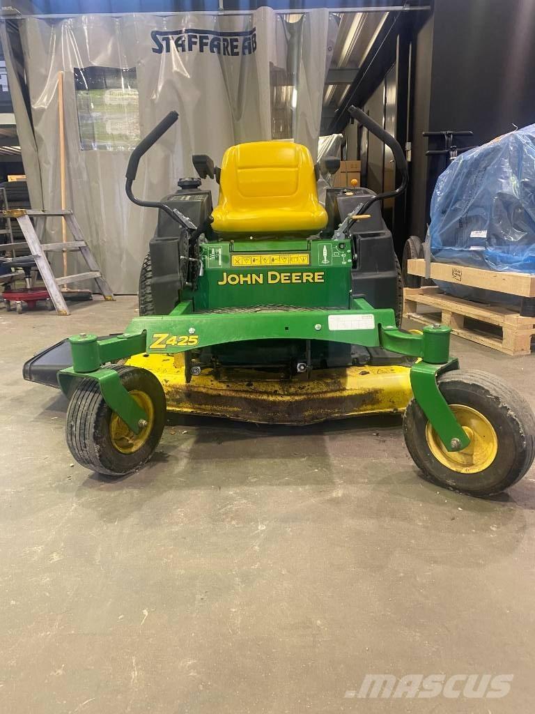 John Deere Z 425 Mauriņa traktors