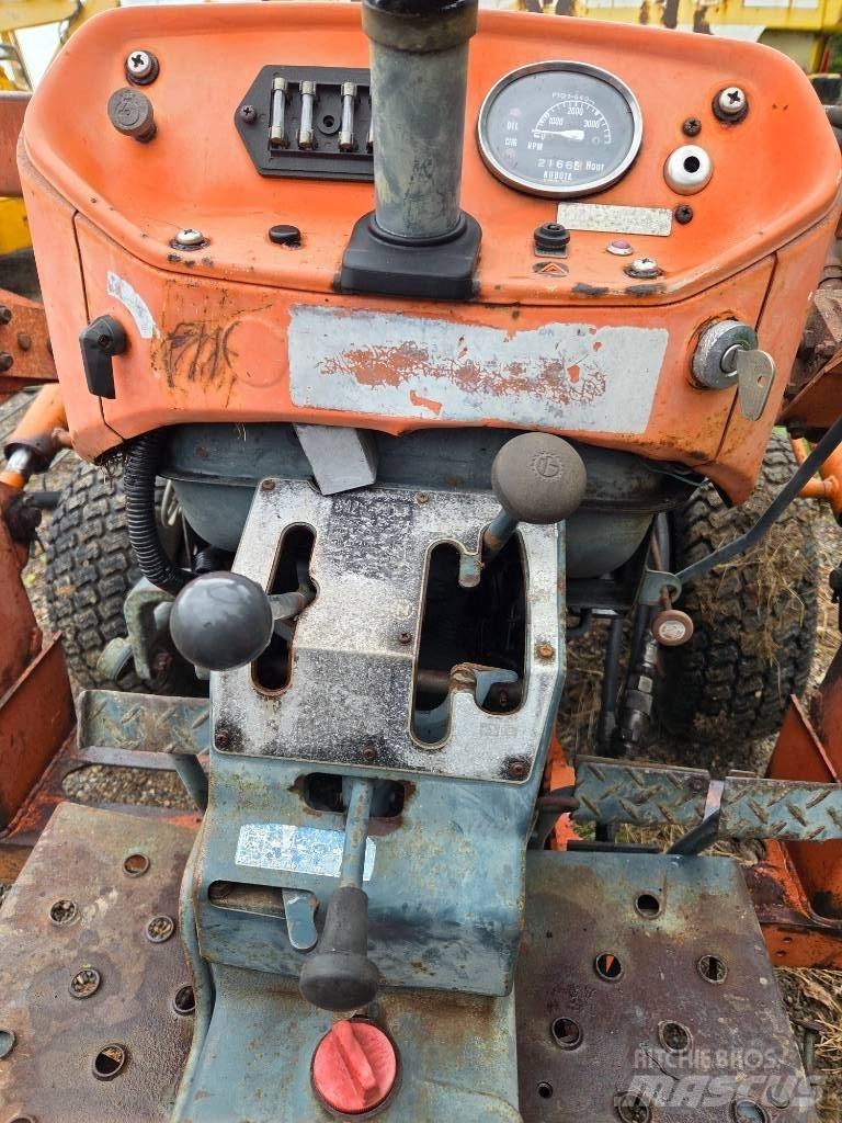 Kubota L 235 Kompaktie traktori