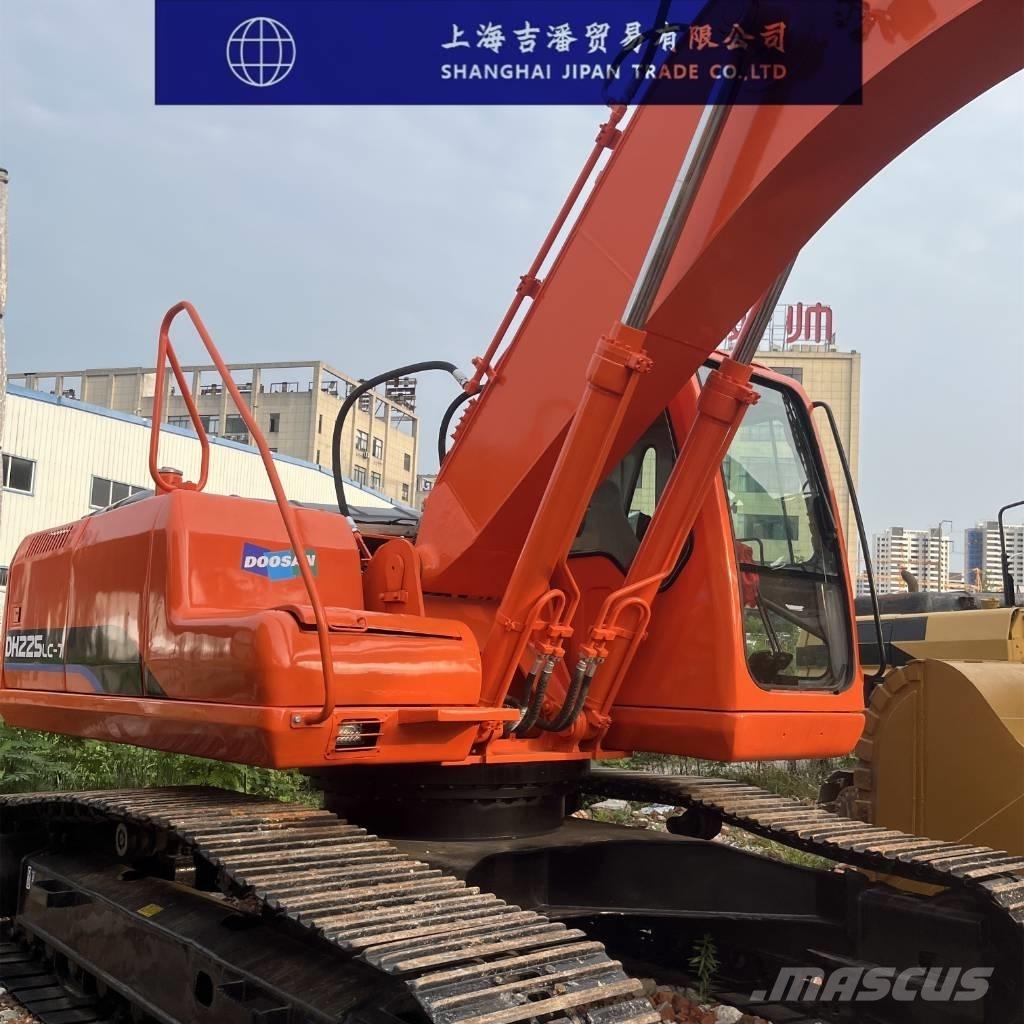 Doosan DH 225 Kāpurķēžu ekskavatori