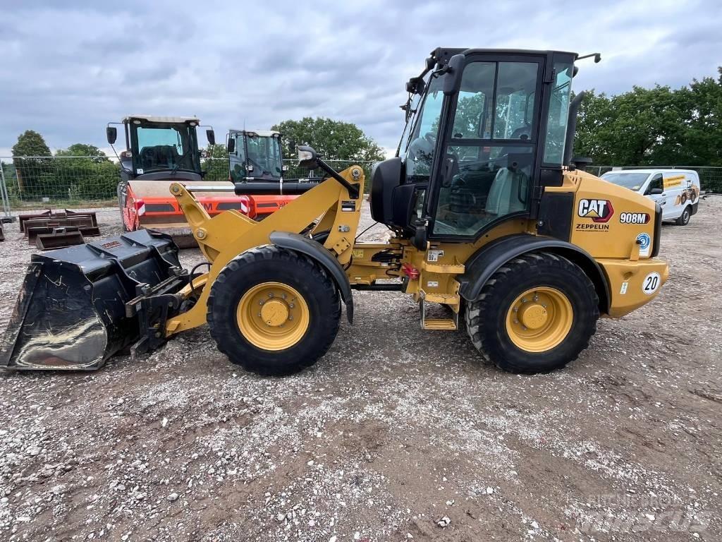 CAT 908M Iekrāvēji uz riteņiem