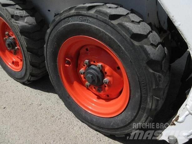 Bobcat 553 Lietoti riteņu kompaktiekrāvēji