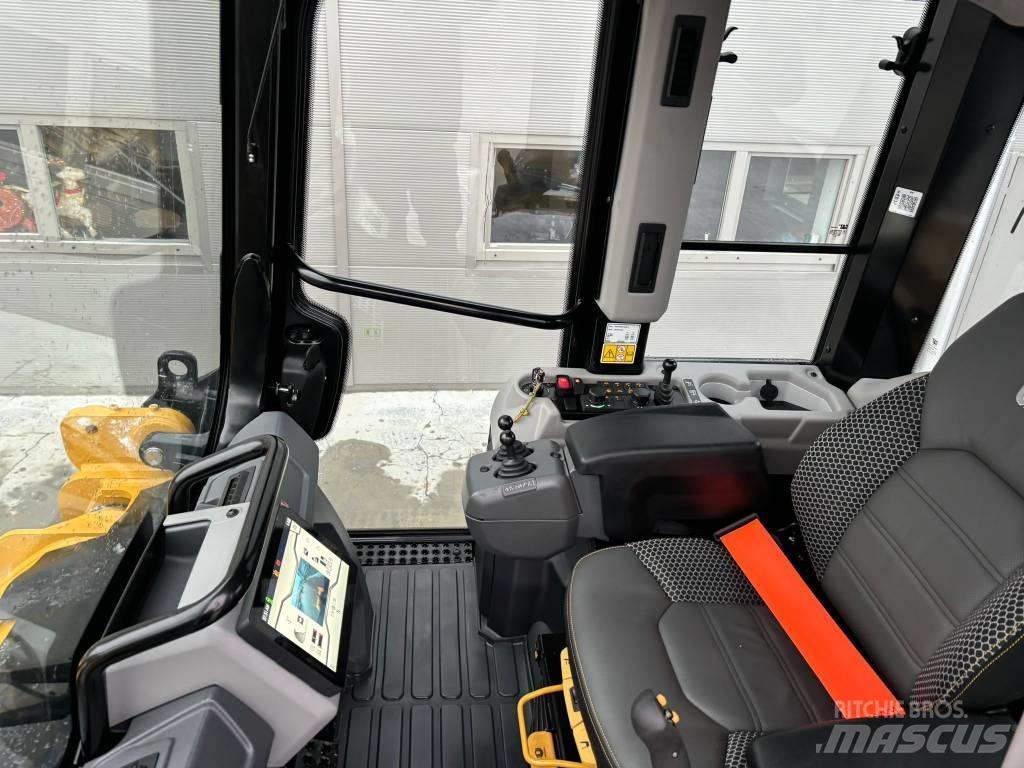 CAT 963 *MIETE/RENTAL Kāpurķēžu iekrāvēji