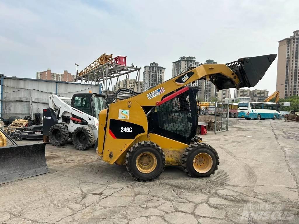CAT 246 C Lietoti riteņu kompaktiekrāvēji