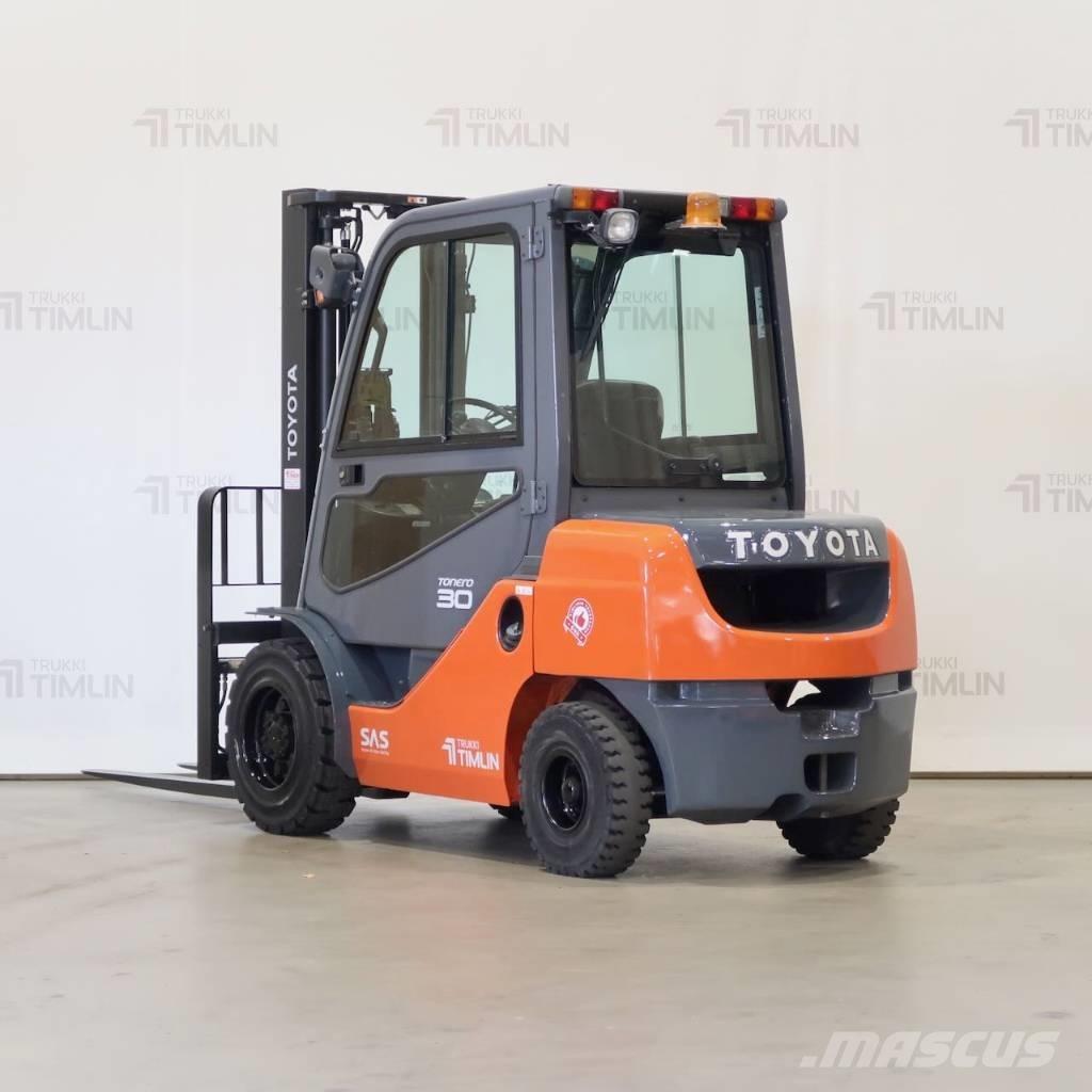 Toyota 02-8FDF30 Tehnika ar dīzeļa dzinēju