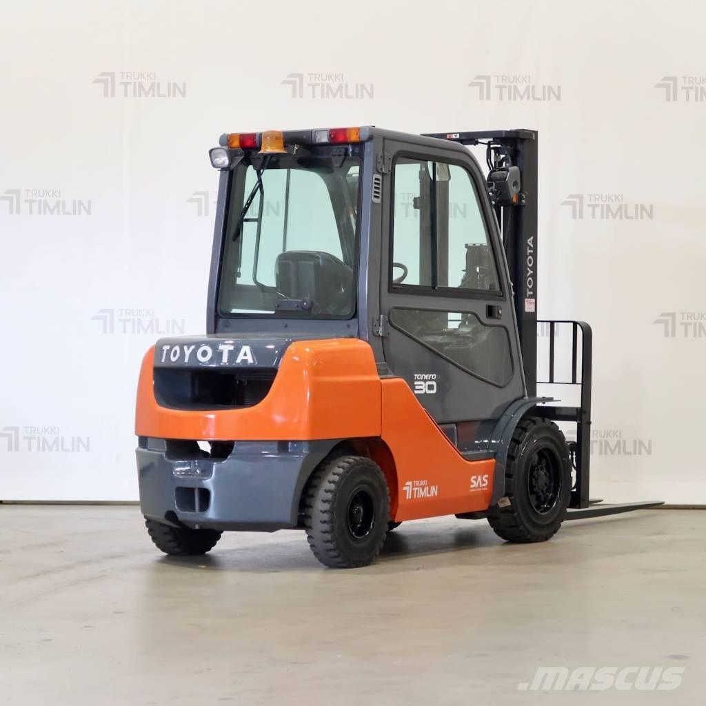 Toyota 02-8FDF30 Tehnika ar dīzeļa dzinēju