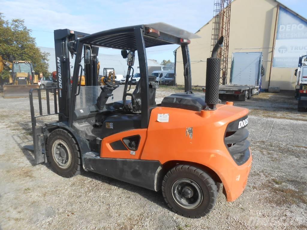 Doosan D50 SC-09 Tehnika ar dīzeļa dzinēju