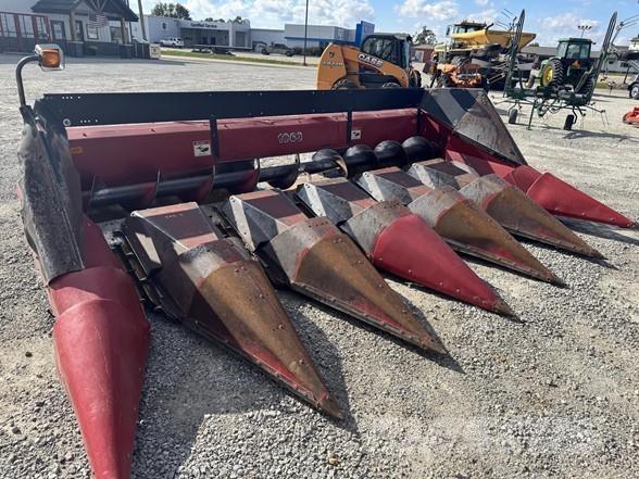 Case IH 1063 Ražas novākšanas galvas