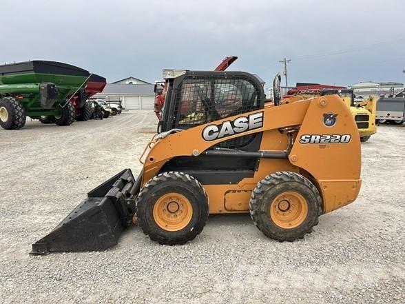 CASE SR220 Lietoti riteņu kompaktiekrāvēji