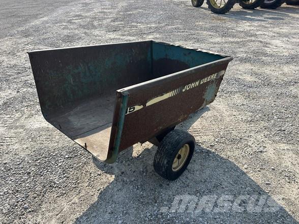 John Deere 15 Citas piekabes