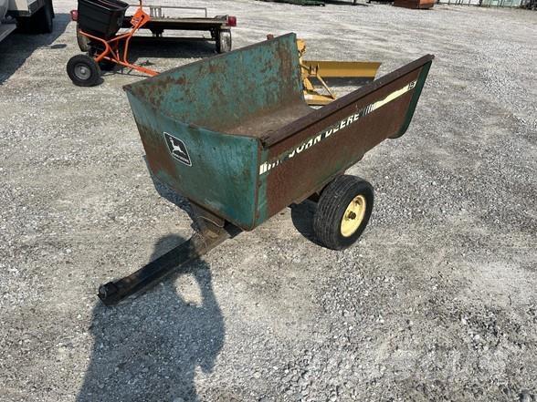John Deere 15 Citas piekabes