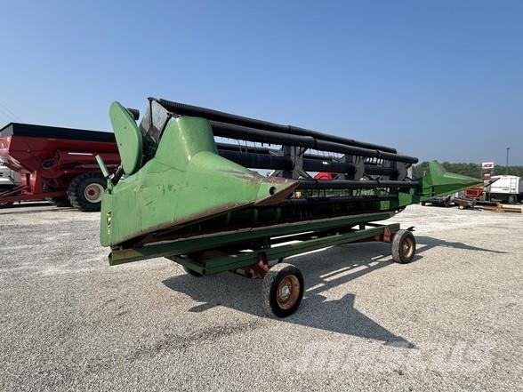 John Deere 220 Ražas novākšanas galvas