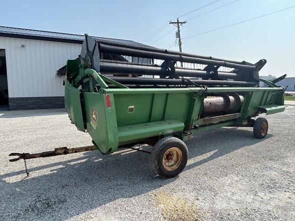 John Deere 220 Ražas novākšanas galvas