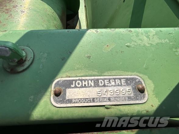 John Deere 220 Ražas novākšanas galvas