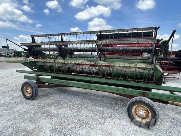 John Deere 220 Ražas novākšanas galvas