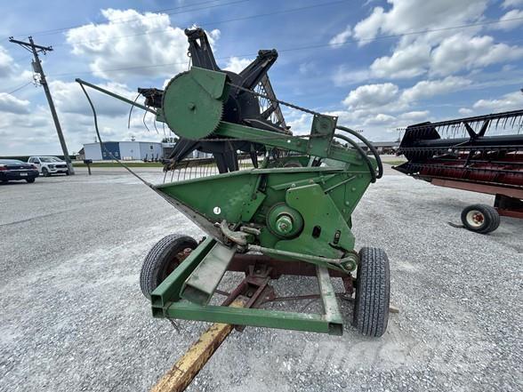 John Deere 220 Ražas novākšanas galvas