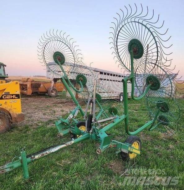 John Deere 702 Grābekļi un siena ārdītāji
