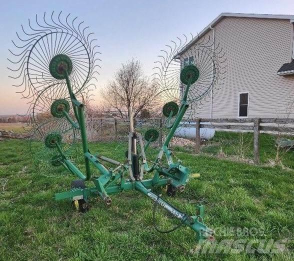 John Deere 702 Grābekļi un siena ārdītāji