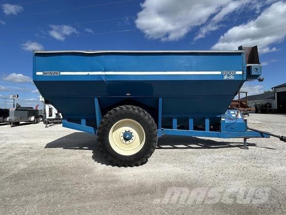 Kinze 1040 Graudu pārkraušanas piekabes
