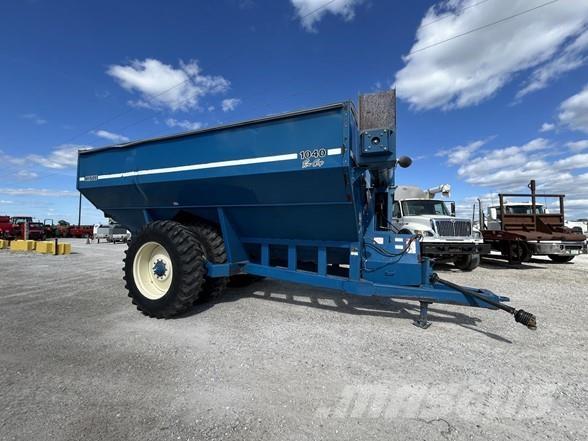 Kinze 1040 Graudu pārkraušanas piekabes