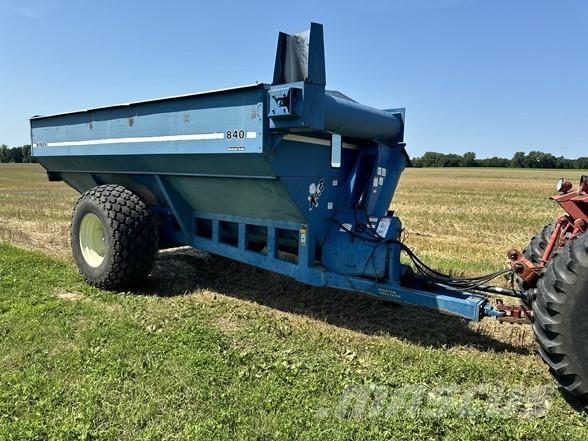 Kinze 840 Graudu pārkraušanas piekabes