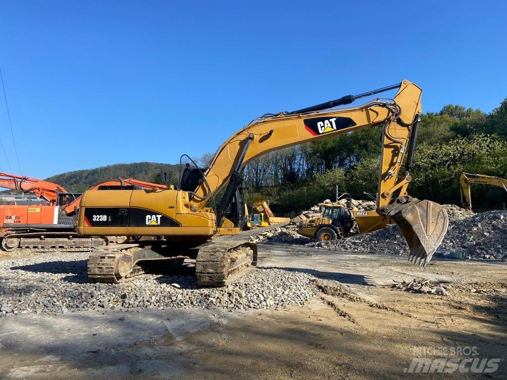 CAT 323 D Kāpurķēžu ekskavatori