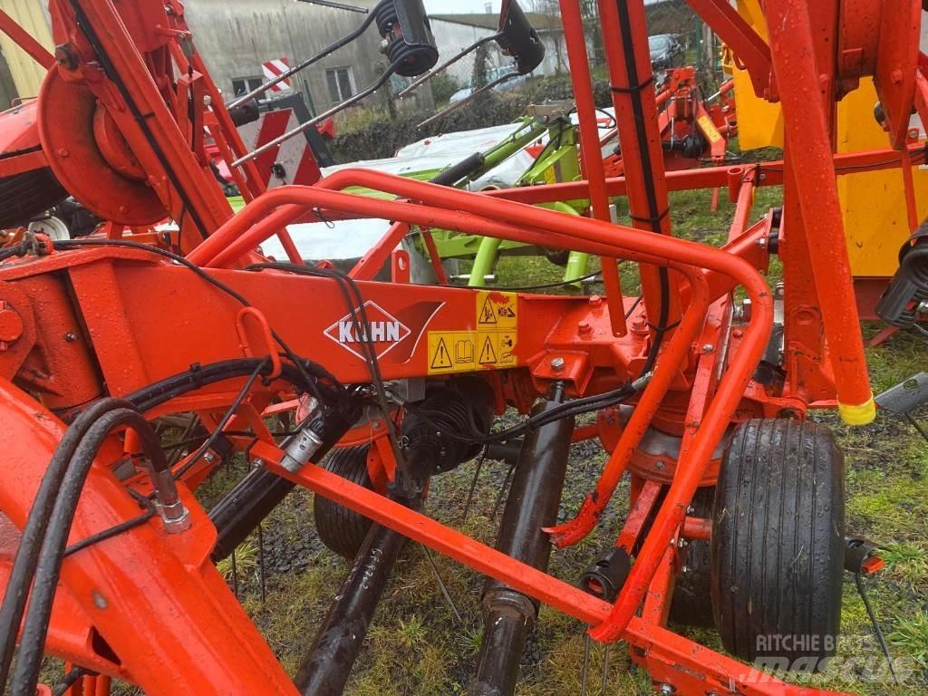 Kuhn GF8702 Grābekļi un siena ārdītāji