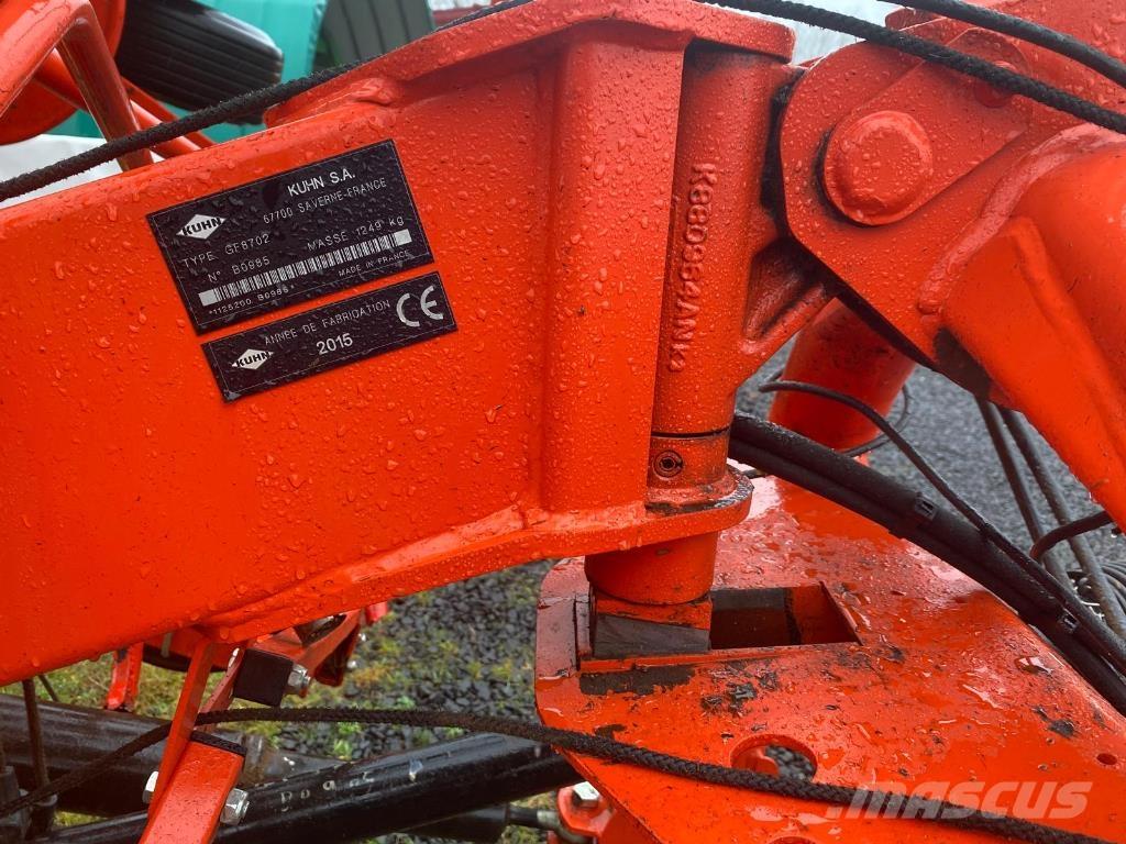 Kuhn GF8702 Grābekļi un siena ārdītāji