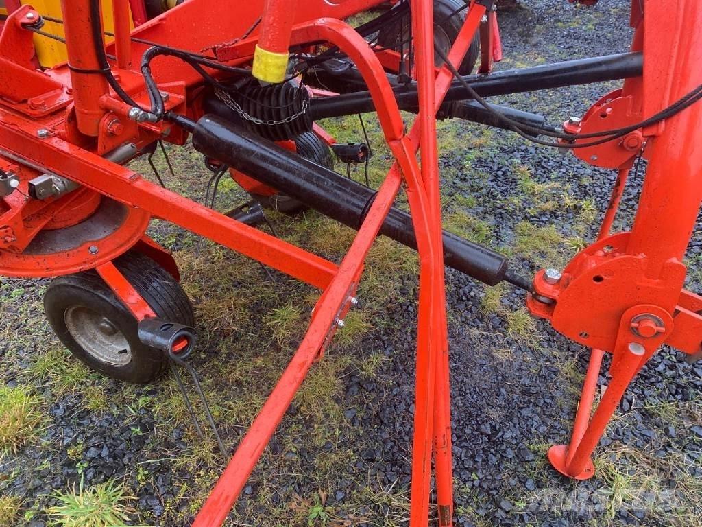 Kuhn GF8702 Grābekļi un siena ārdītāji