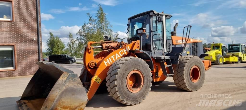 Hitachi ZW 220 Iekrāvēji uz riteņiem