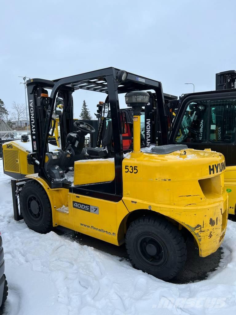 Hyundai 40DS-7 Tehnika ar dīzeļa dzinēju