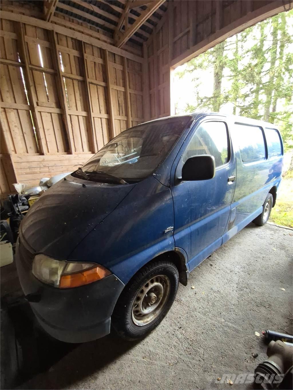 Toyota Hiace Preču pārvadāšanas furgoni