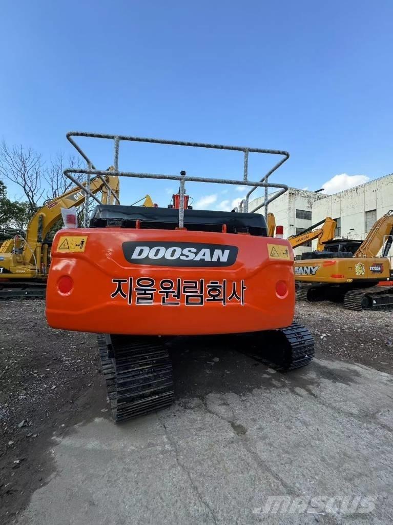 Doosan DX300LC Kāpurķēžu ekskavatori