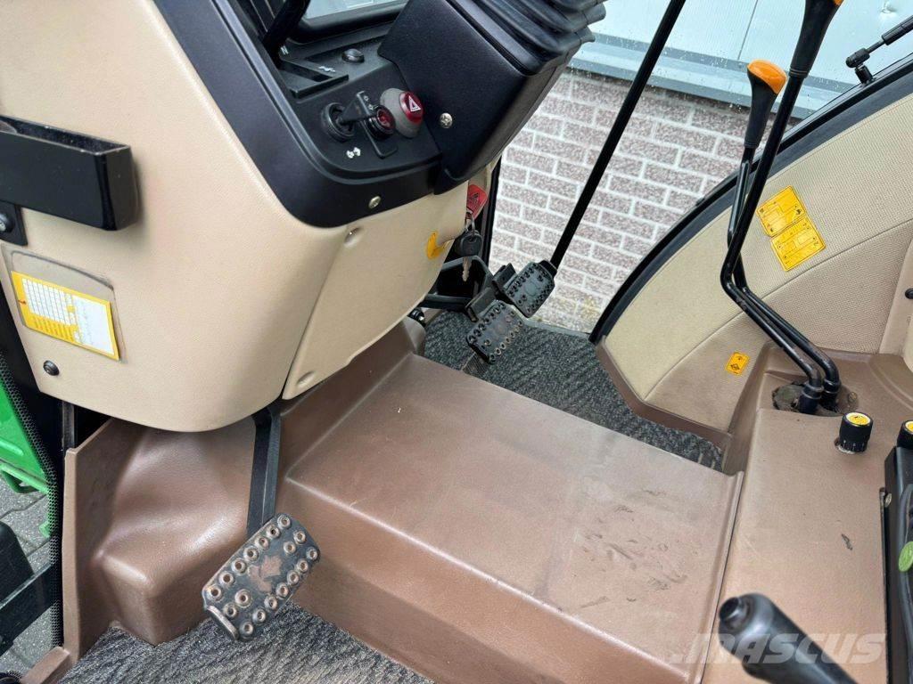 John Deere 5215 Automašīnas