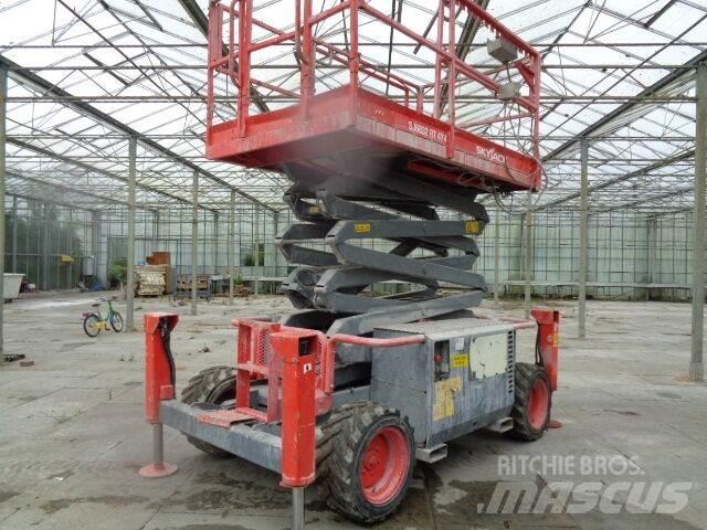 SkyJack SJ 6832 RT Šķerveida pacēlāji