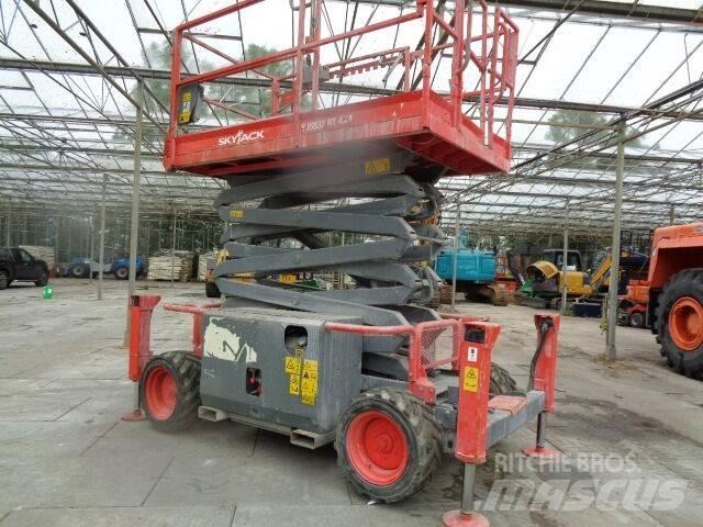 SkyJack SJ 6832 RT Šķerveida pacēlāji