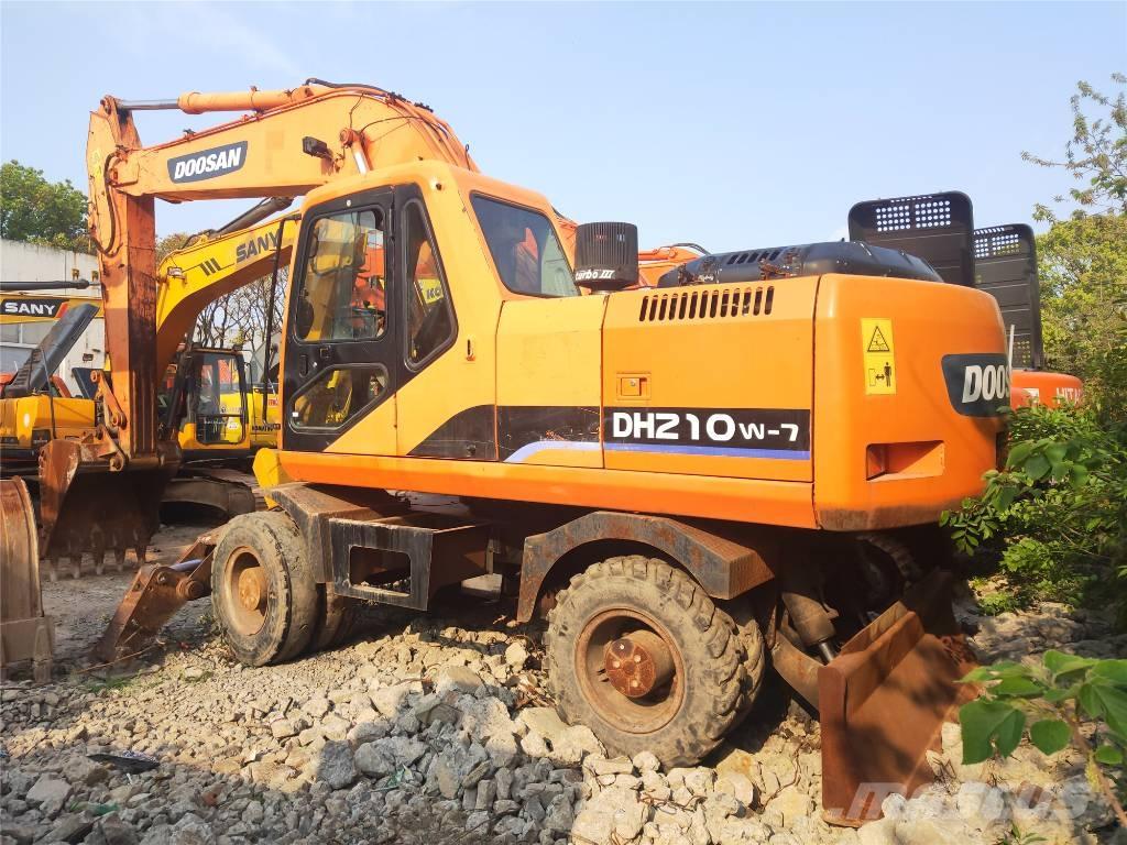Doosan DH210W-7 Ekskavatori uz riteņiem