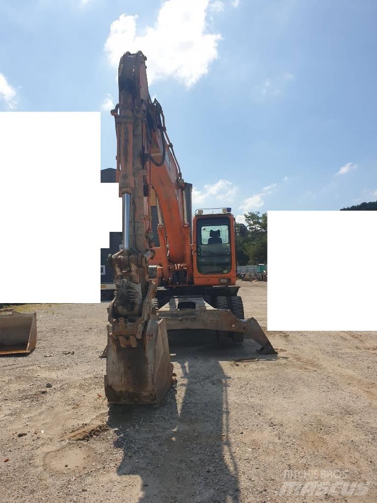 Doosan DX210WA Ekskavatori uz riteņiem