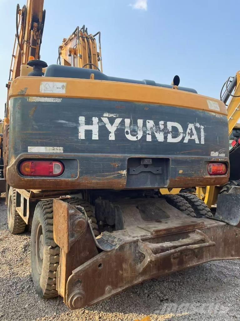 Hyundai 210W-9 Ekskavatori uz riteņiem