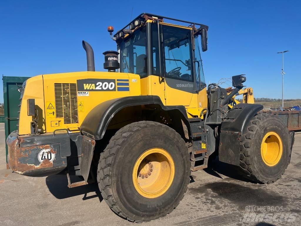 Komatsu WA 200-7 Kāpurķēžu ekskavatori