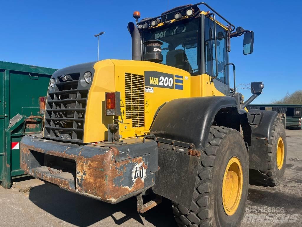 Komatsu WA 200-7 Kāpurķēžu ekskavatori