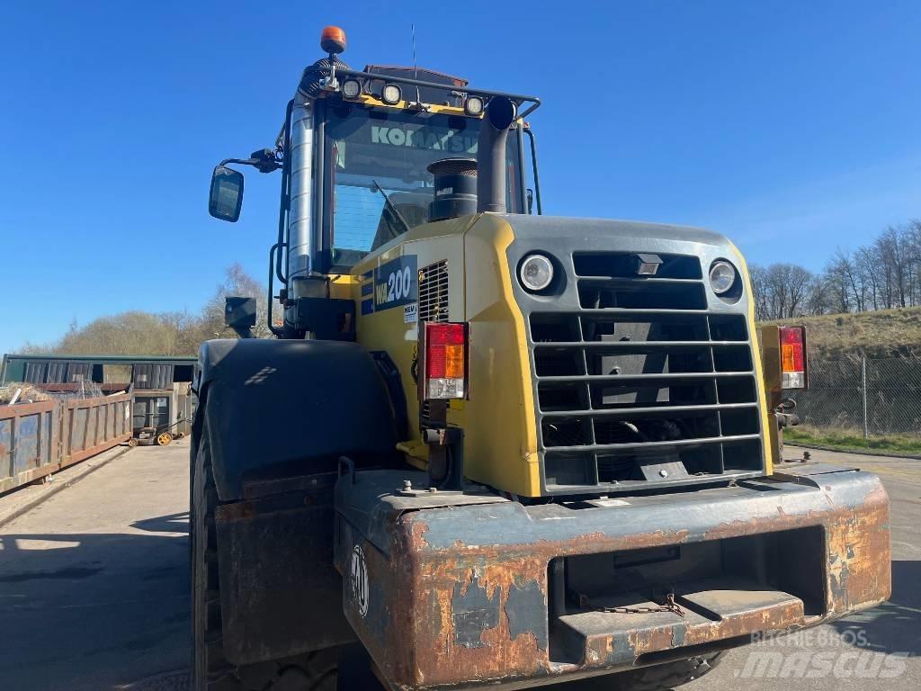 Komatsu WA 200-7 Kāpurķēžu ekskavatori