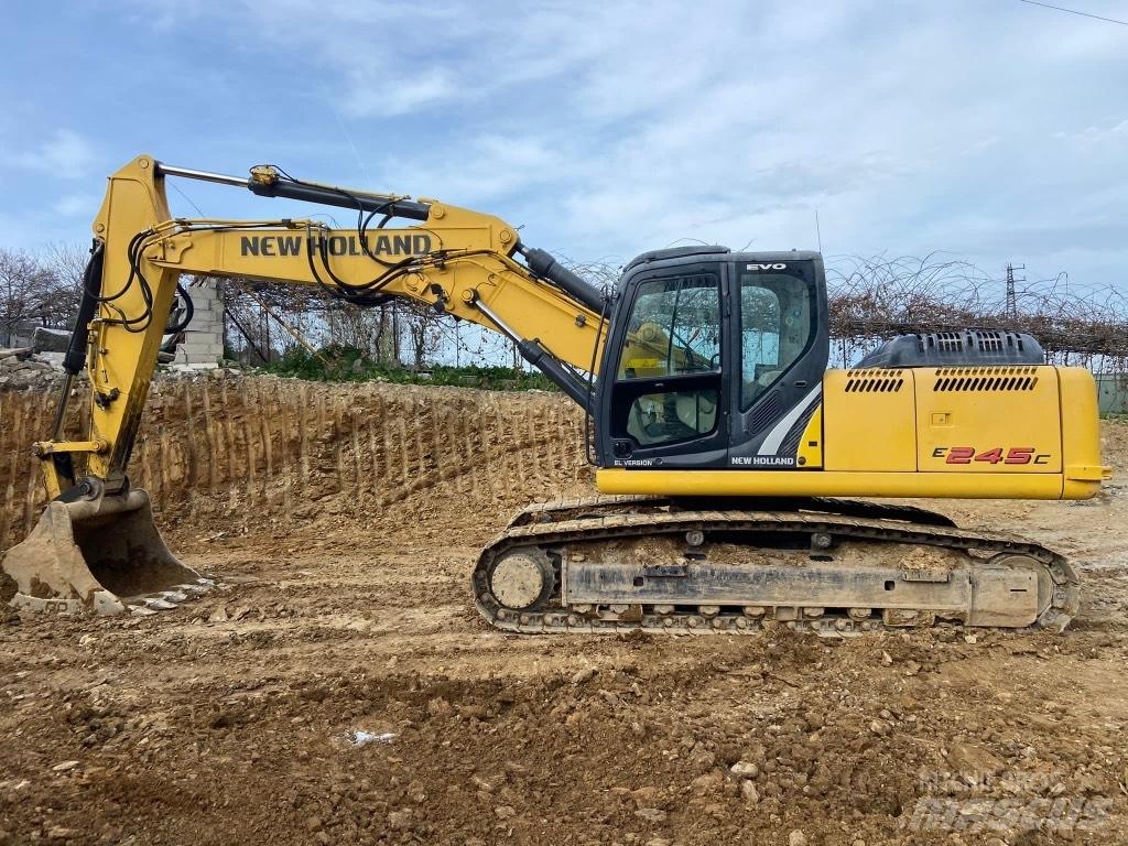 New Holland E245 Kāpurķēžu ekskavatori