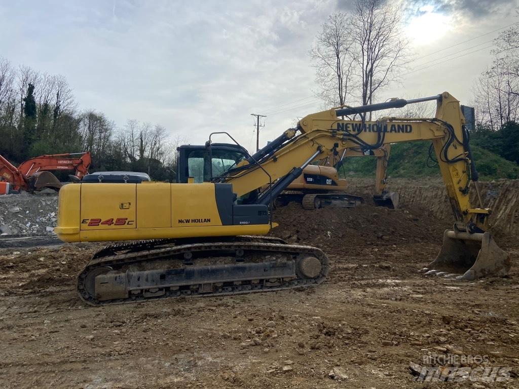 New Holland E245 Kāpurķēžu ekskavatori