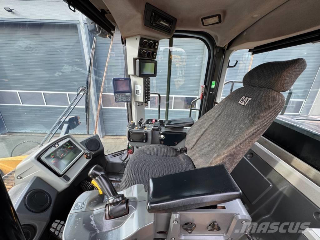 CAT 980M Iekrāvēji uz riteņiem