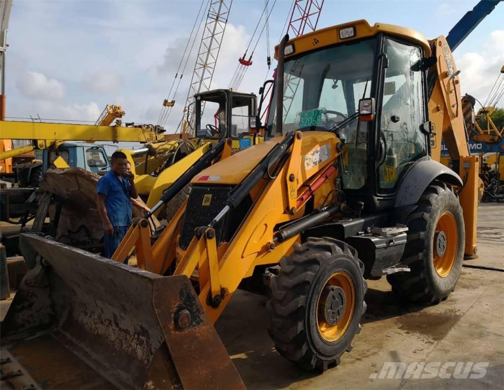 JCB 3CX Ekskavatori-iekrāvēji