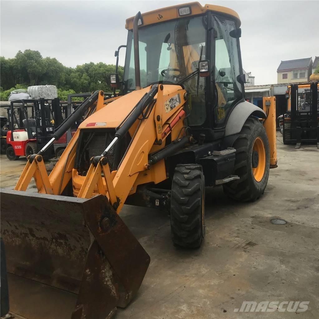 JCB 3CX Ekskavatori-iekrāvēji