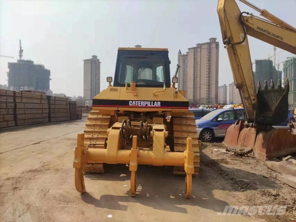 CAT D 6 M Kāpurķēžu buldozeri