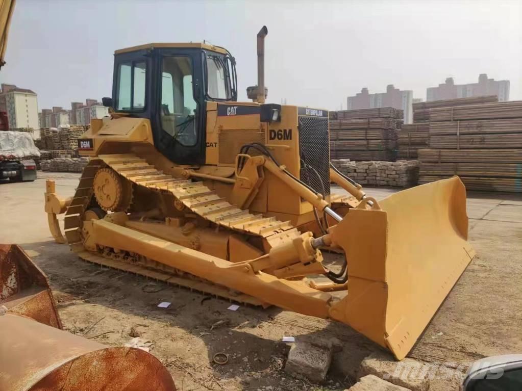 CAT D 6 M Kāpurķēžu buldozeri