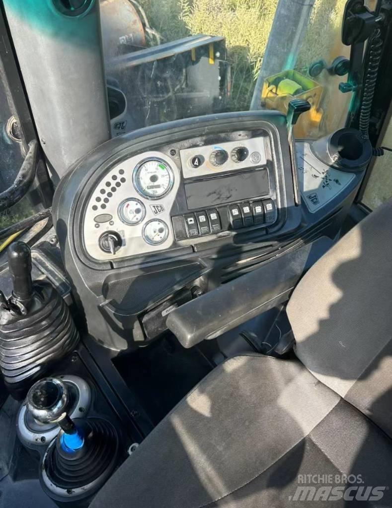 JCB 3 CX Ekskavatori-iekrāvēji